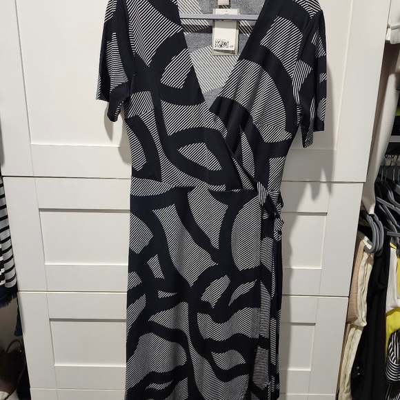 H&M NWT size medium faux wrap dress - Picture 1 of 2